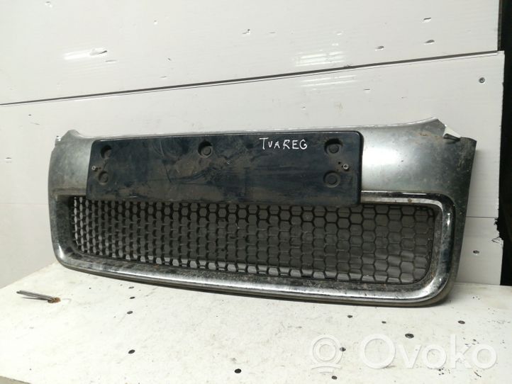 Volkswagen Touareg I Grille de calandre avant 