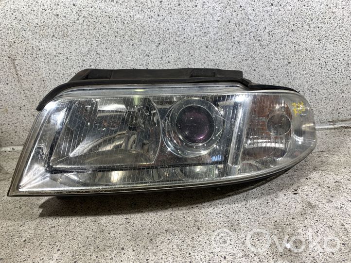 Audi A4 S4 B5 8D Lampa przednia 