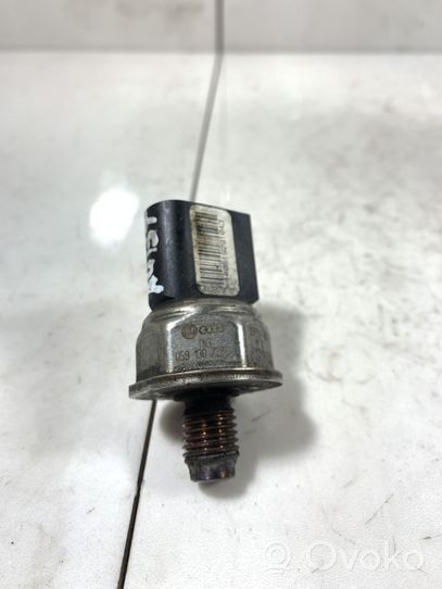 Audi A4 S4 B7 8E 8H Fuel pressure sensor 