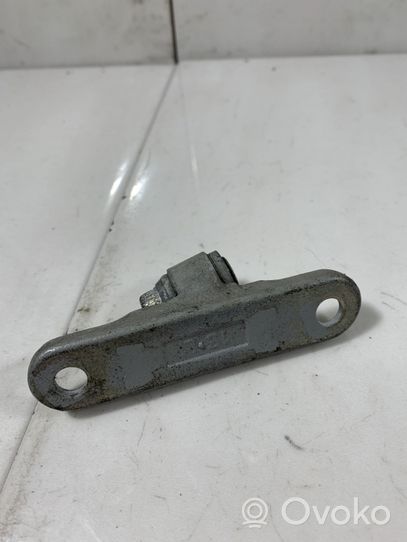 Mercedes-Benz B W245 Front door lower hinge 