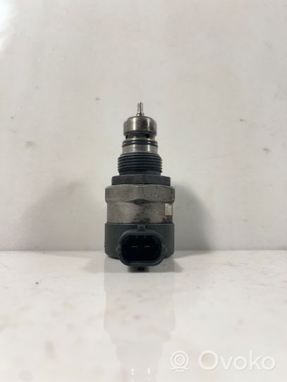 Volvo S80 Regulator ciśnienia paliwa 30777576