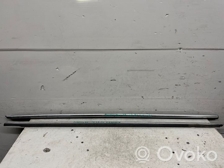 Volkswagen PASSAT B5.5 Moulures des vitres de la porte arrière 3B4839475