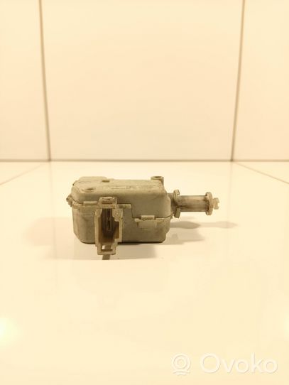 Volkswagen Polo Fuel tank cap lock motor 3B0959781F