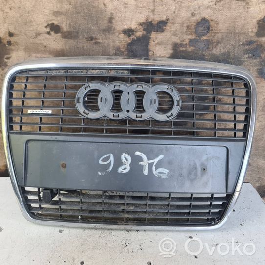 Audi A6 S6 C6 4F Grotelės viršutinės 4F0853651S