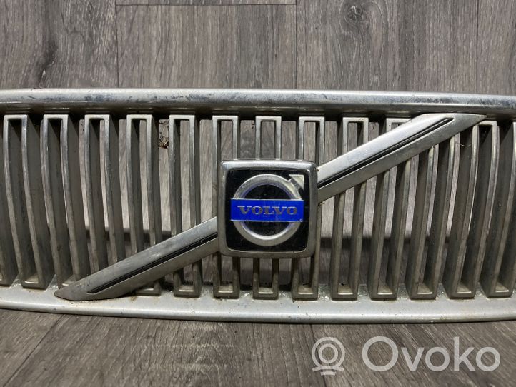 Volvo V70 Grille calandre supérieure de pare-chocs avant 09190386