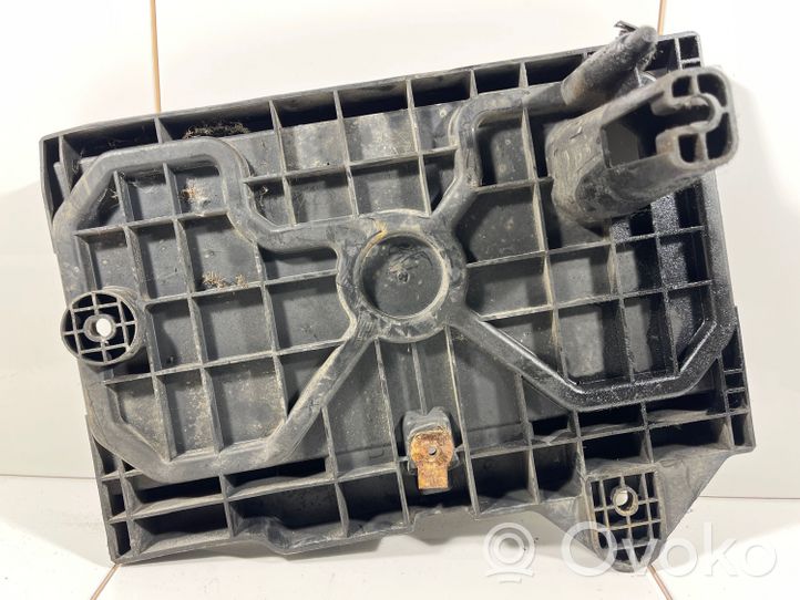 Jeep Grand Cherokee (WK) Boîte de batterie 37983A