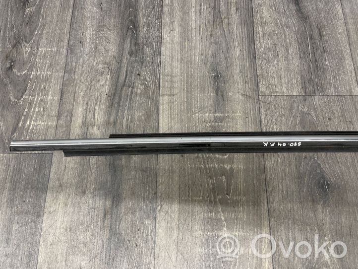 Volvo S80 Listwa / Uszczelka szyby drzwi przednich 30674511