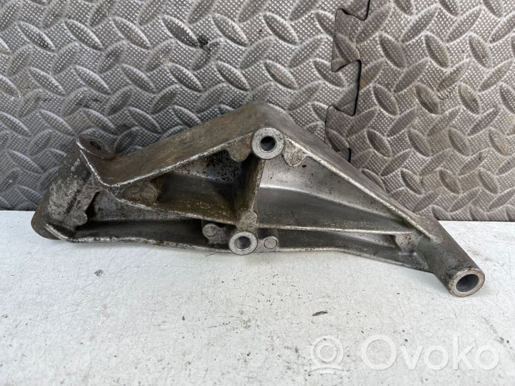 Audi A6 S6 C4 4A Supporto di montaggio della pompa del servosterzo 028145515