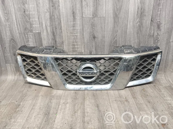 Nissan Pathfinder R51 Grille calandre supérieure de pare-chocs avant NSR2281