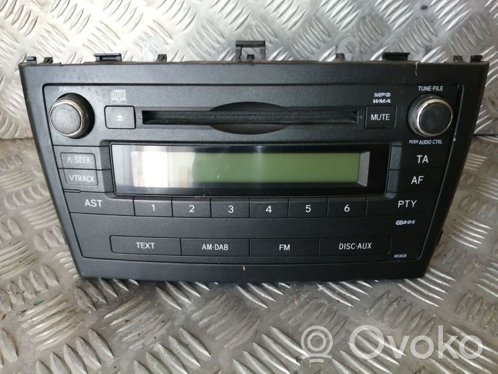 Toyota Avensis T270 Unidad delantera de radio/CD/DVD/GPS 8612005150