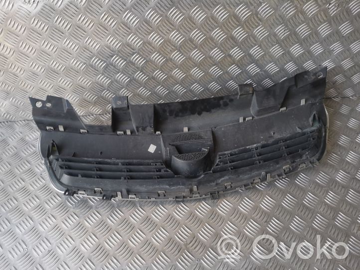 Opel Zafira B Maskownica / Grill / Atrapa górna chłodnicy 13136136