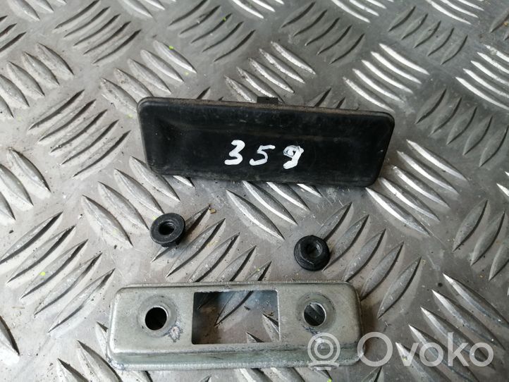 Skoda Octavia Mk2 (1Z) Przełącznik / Przycisk otwierania klapy bagażnika 1Z0827574B