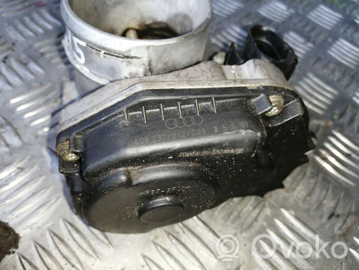 Audi A4 S4 B5 8D Droselinė sklendė 058133063M