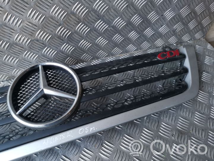 Mercedes-Benz Sprinter W901 W902 W903 W904 Griglia superiore del radiatore paraurti anteriore A9018800385