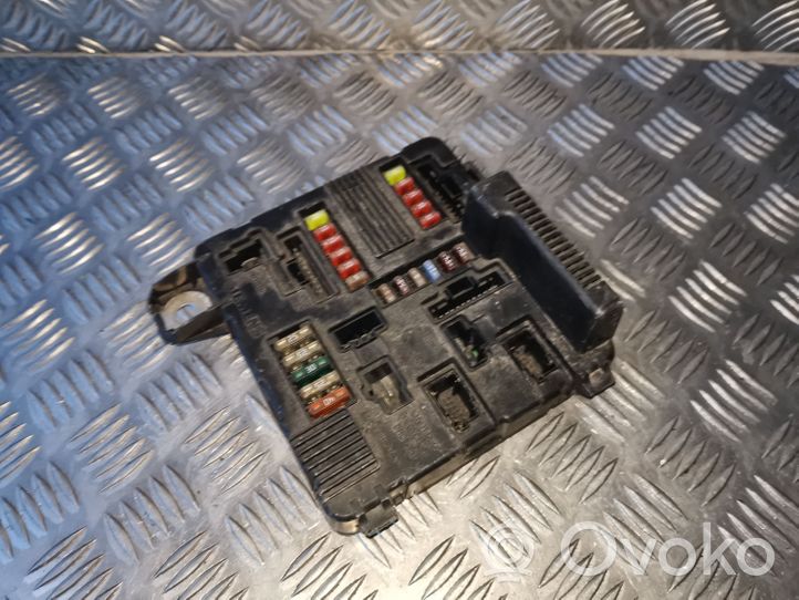 Renault Megane II Module de fusibles 8200306033A