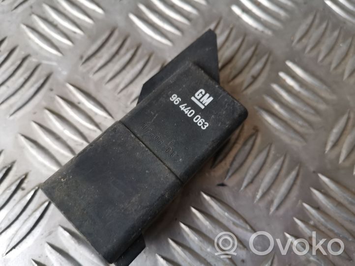 Opel Antara Glow plug pre-heat relay 0281003041