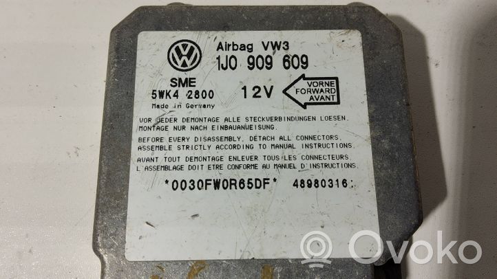 Volkswagen Golf IV Sterownik / Moduł Airbag 1J0909609