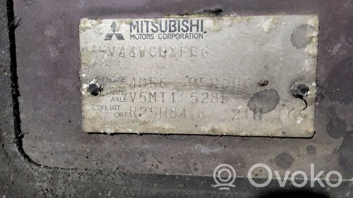 Mitsubishi Pajero Couvercle, capot moteur Y5M115285