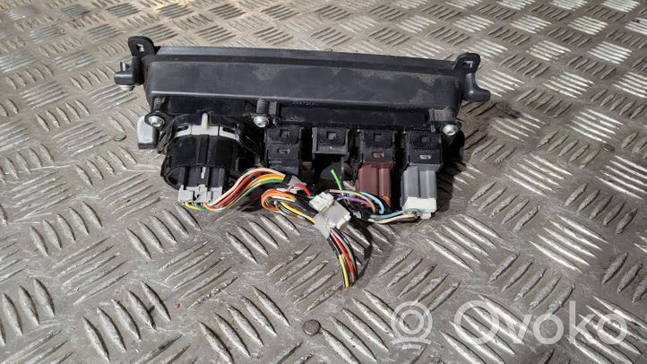 Nissan Pathfinder R51 Interruttore blocco differenziale F10K907