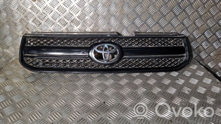Toyota RAV 4 (XA20) Grotelės viršutinės 5310142140
