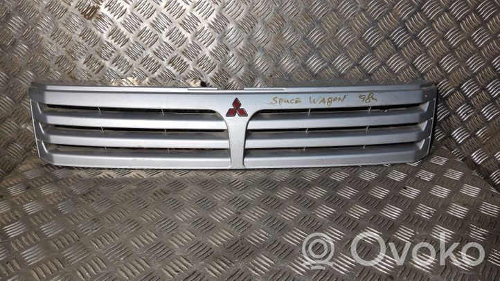 Mitsubishi Space Wagon Maskownica / Grill / Atrapa górna chłodnicy MR275627