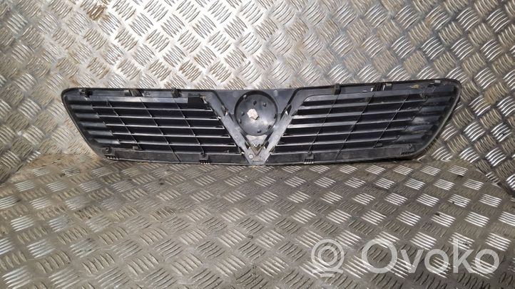 Opel Meriva A Front bumper upper radiator grill 13137511