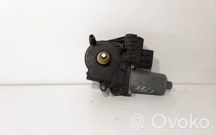 Audi A6 S6 C5 4B Pyyhkimen moottori 0130821774