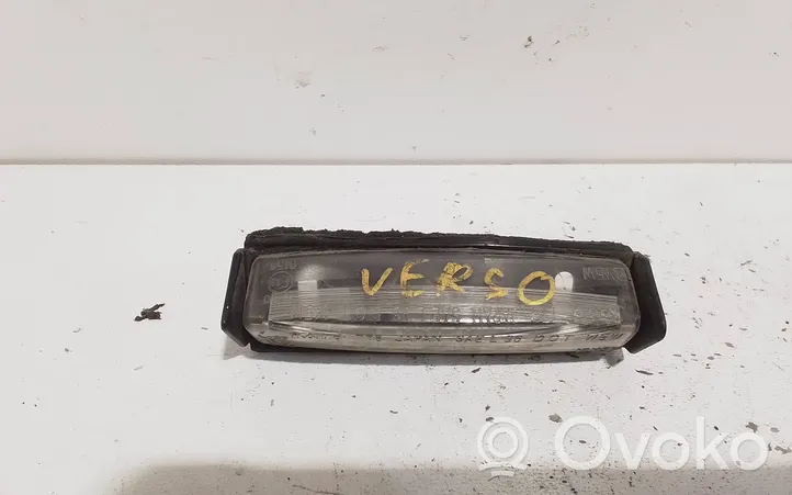 Toyota Avensis Verso Lampa oświetlenia tylnej tablicy rejestracyjnej E130156