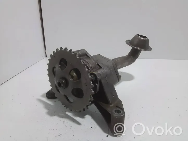 Audi A4 S4 B5 8D Oil pump 06A115105