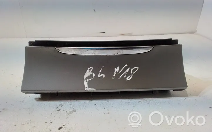 Volkswagen PASSAT B6 Peleninė panelėje 3C0863284