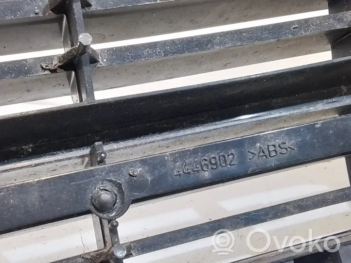 Saab 9000 CS Grille de calandre avant 4446902