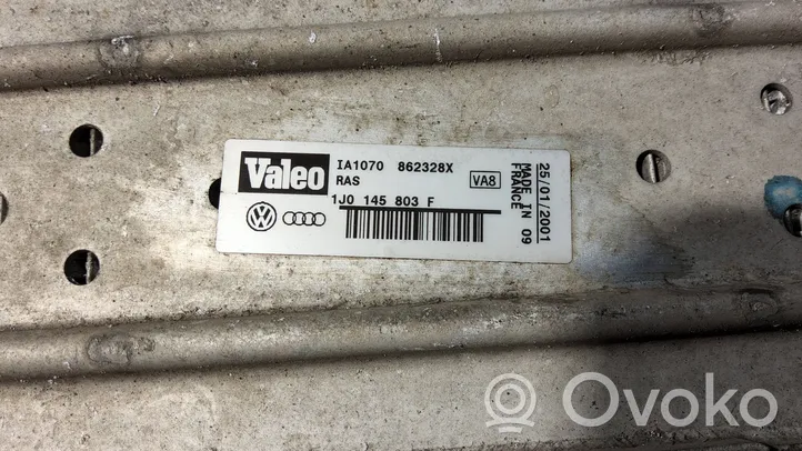 Volkswagen Golf IV Välijäähdyttimen jäähdytin 1J0145803F