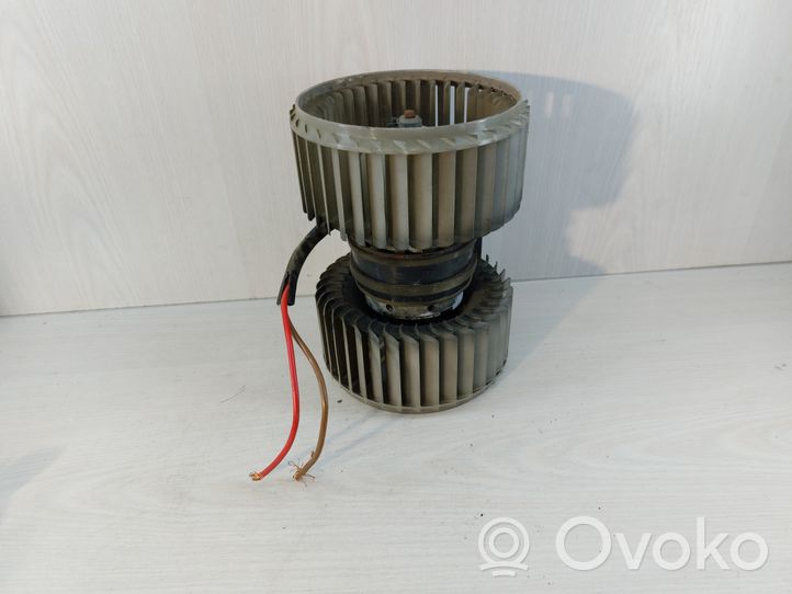 Audi A8 S8 D5 Ventola riscaldamento/ventilatore abitacolo 0130111047