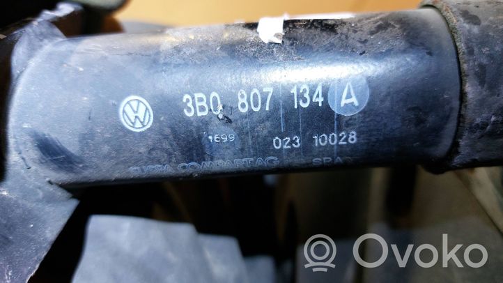 Volkswagen PASSAT B5 Support de montage de pare-chocs avant 3B0807134A