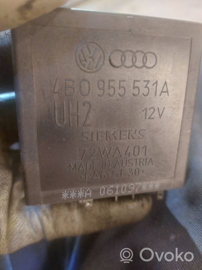 Audi A8 S8 D2 4D Langų valytuvų rėlė 4B0955531A
