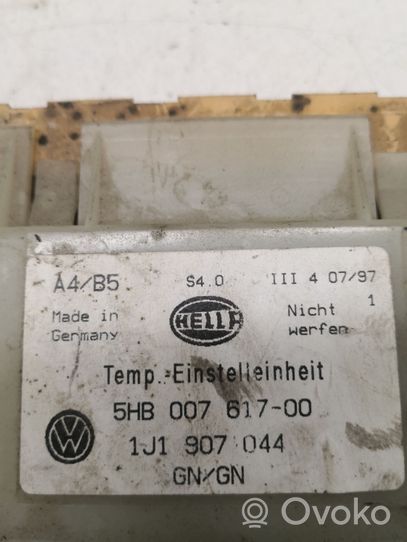 Volkswagen PASSAT B5 Ilmastointi-/lämmityslaitteen säätimen kehys 
