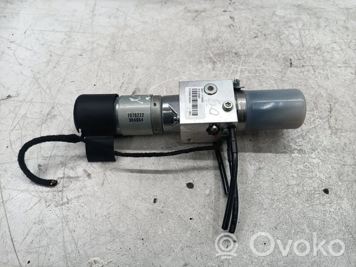 Volvo XC70 Tavaratilan luukun hydraulinen avausjärjestelmä pumpulla 31218393