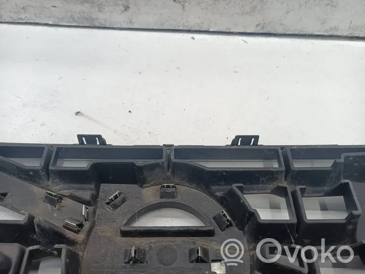 Volvo S60 Etupuskurin ylempi jäähdytinsäleikkö 30795040