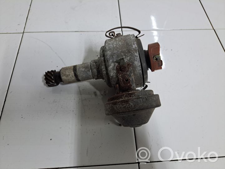 BMW 7 E23 Spark distributor 0237302029