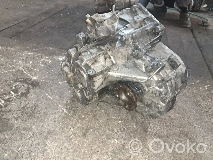 Volkswagen Bora Mechaninė 6 pavarų dėžė 02M301103D