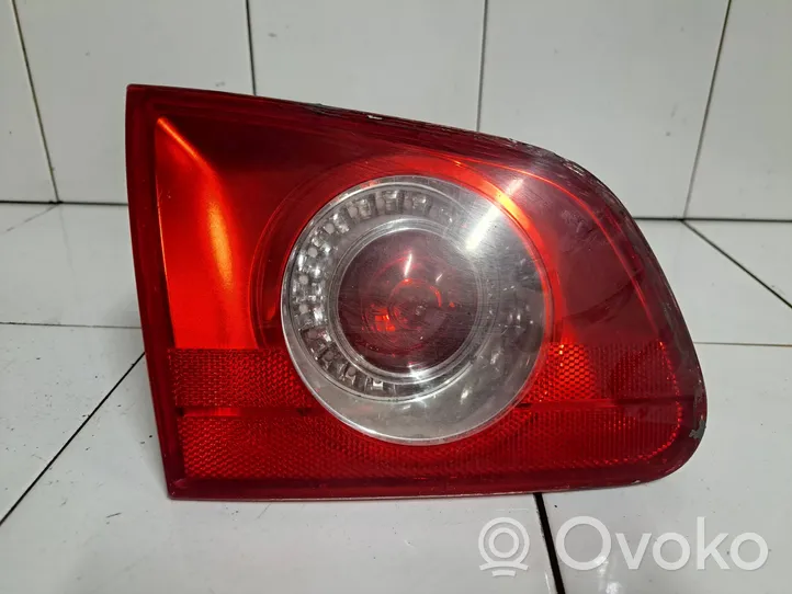 Volkswagen PASSAT B6 Lampy tylnej klapy bagażnika 27449002