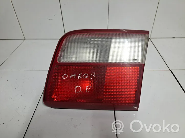 Opel Omega B2 Lampy tylnej klapy bagażnika 62257