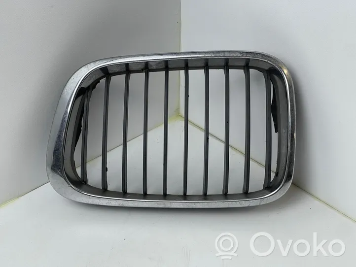 BMW 3 E46 Grille de calandre avant 51138195057