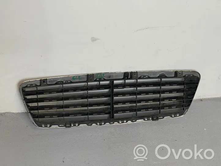 Mercedes-Benz CLK A208 C208 Grille calandre supérieure de pare-chocs avant 771500002