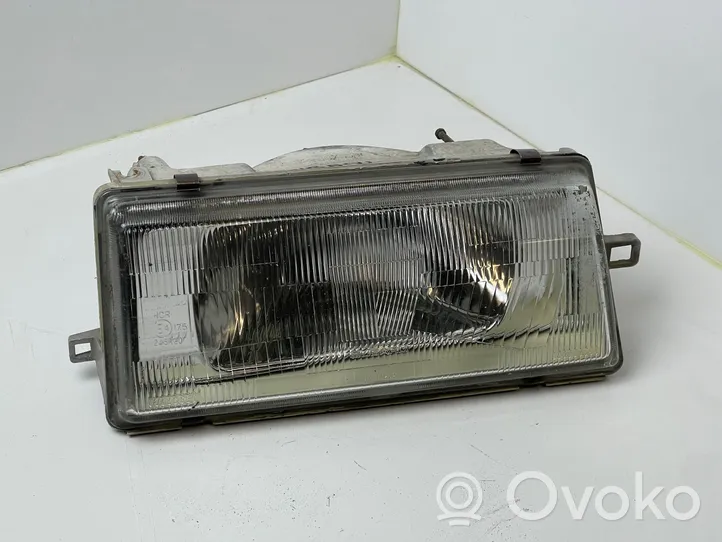 Subaru Leone 1800 Lampa przednia 11020280R