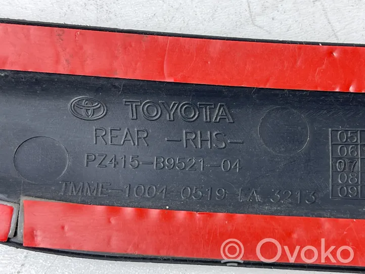 Toyota Yaris Takaoven lista (muoto) PZ415B952104