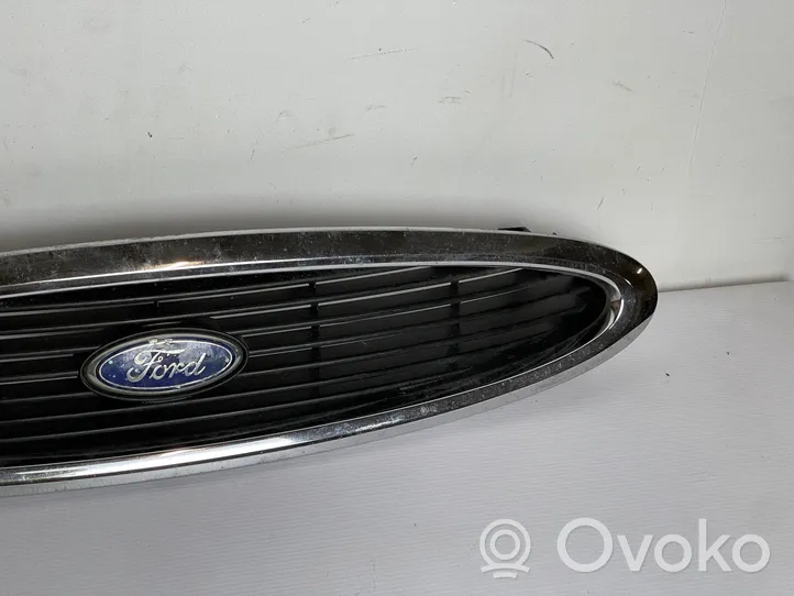 Ford Mondeo MK II Grille de calandre avant 96BG8200