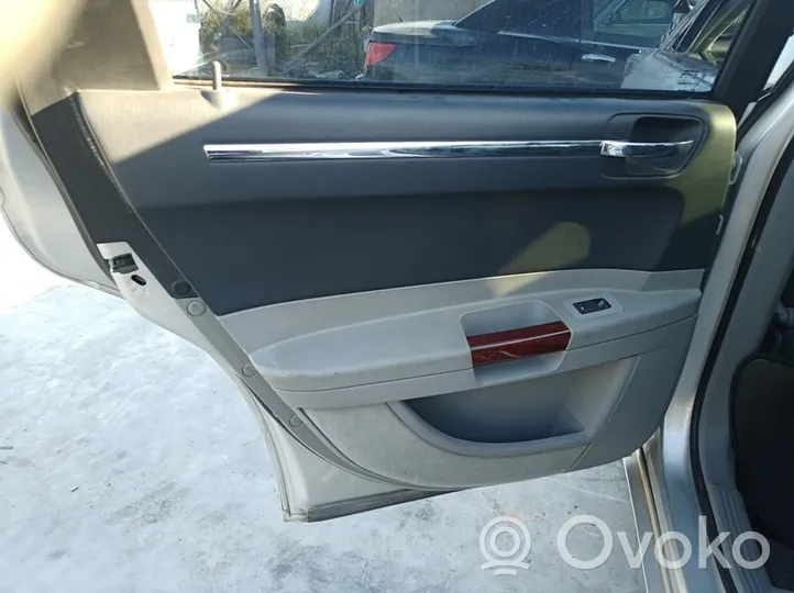 Chrysler 300 - 300C Apmušimas galinių durų (obšifke) 