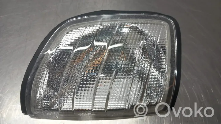 Mercedes-Benz E W124 Lampa przednia A1248260143