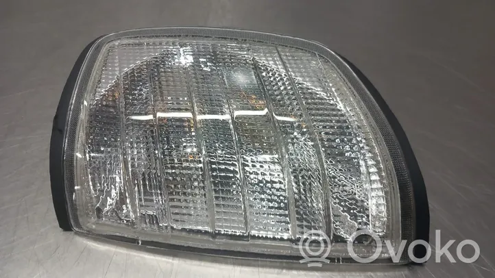 Mercedes-Benz E W124 Lampa przednia A1248201721